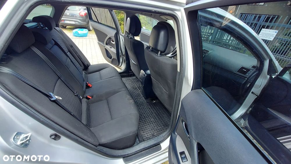 Toyota Avensis 2.0 D-4D Sol - 17