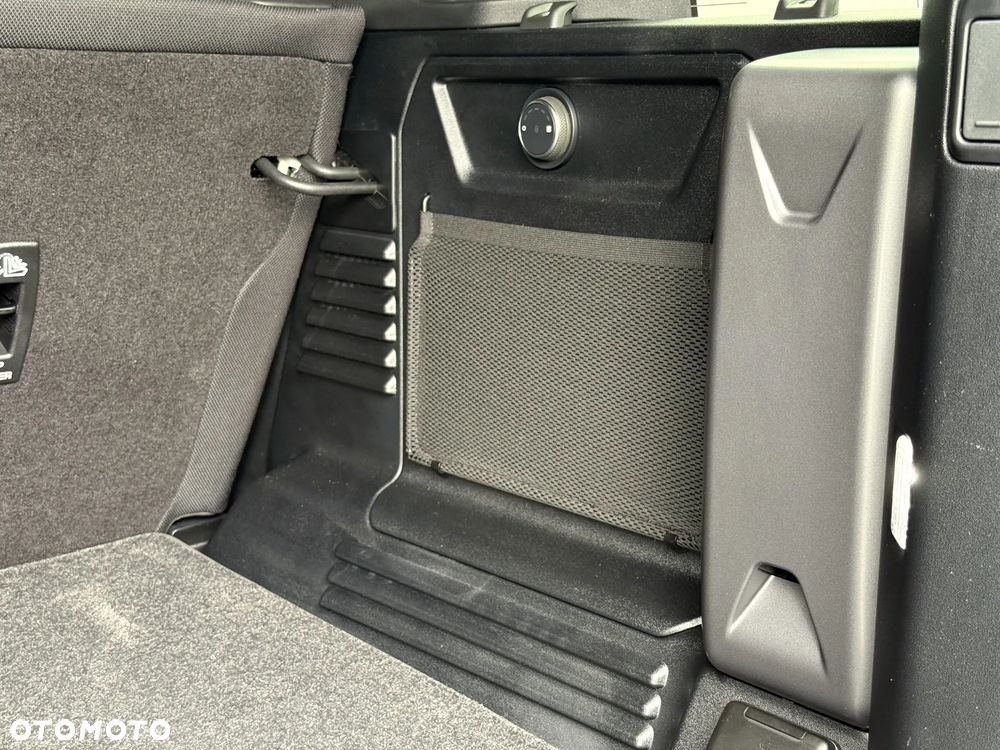 Land Rover Defender 110 P635 OCTA - 16