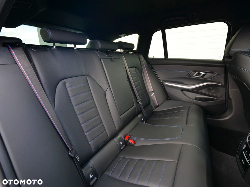 BMW Seria 3 M340i xDrive sport - 33