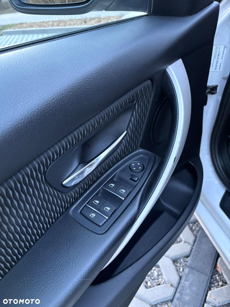 BMW Seria 3 318d - 26