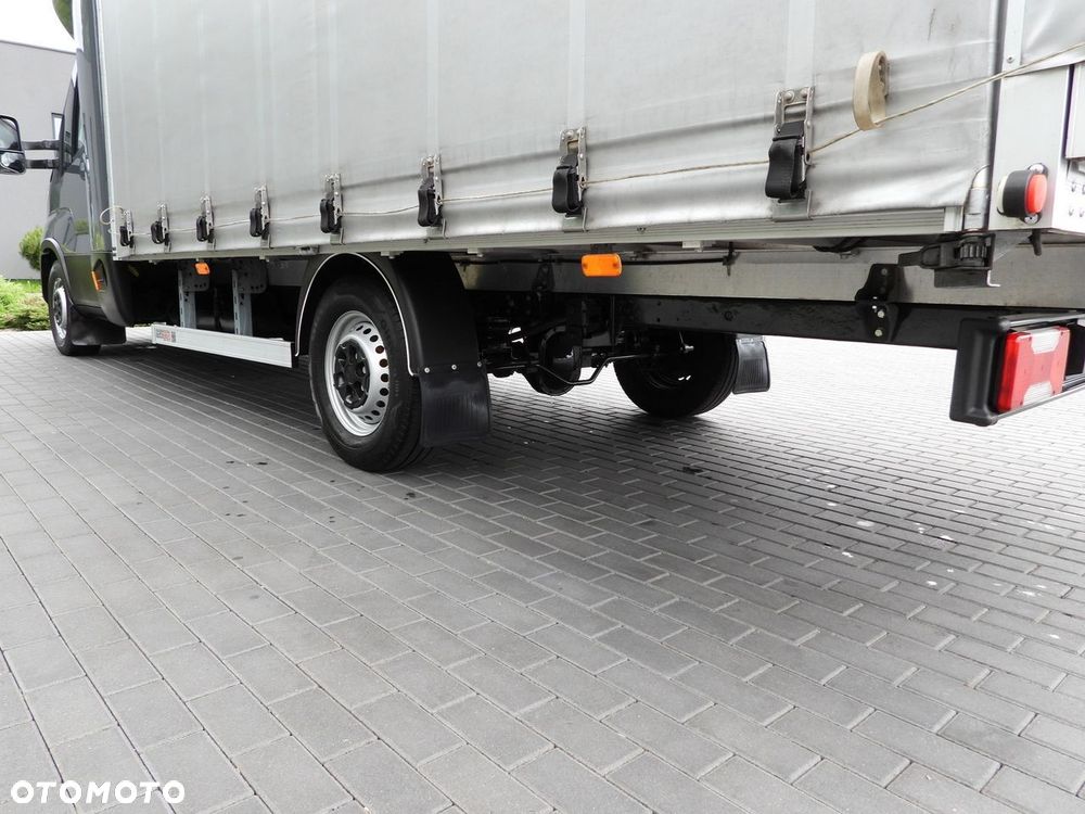 Iveco DAILY 35S18 PLANDEKA 8 PALET WEBASTO TEMPOMAT NAWIGACJA LEDY PNEUMATYKA KLIMATYZACJA  180KM - 17