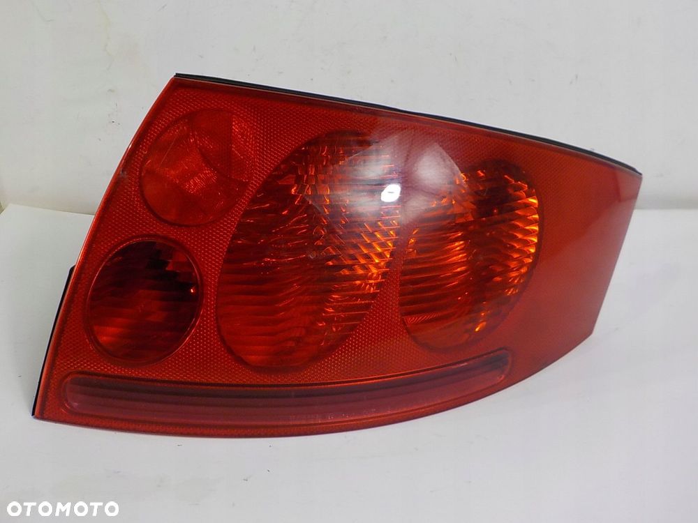 AUDI TT I 8N LAMPA PRAWA TYŁ TYLNA UK - 1
