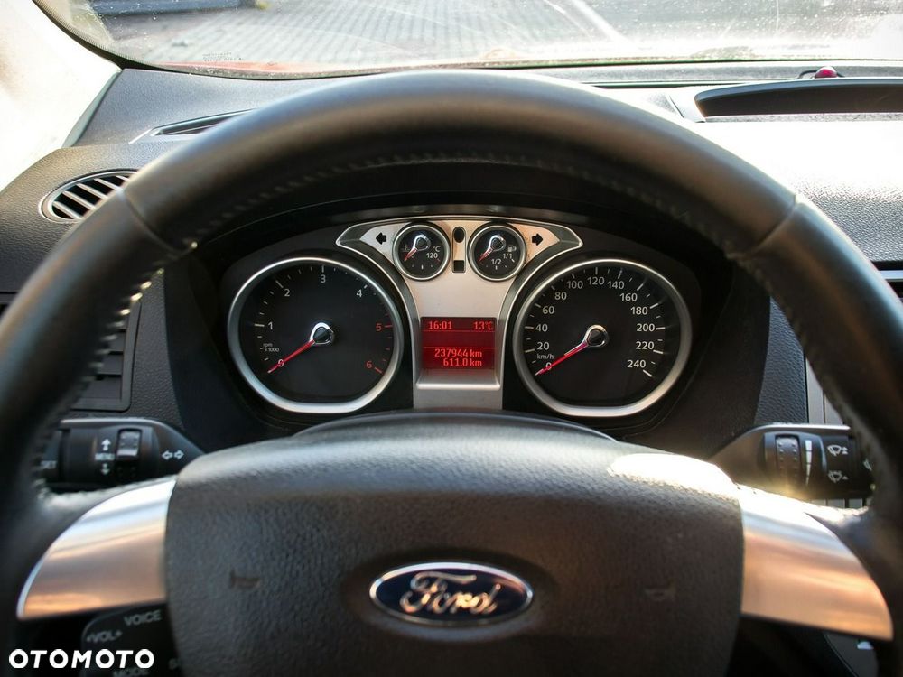 Ford Kuga 2.0 TDCi 2x4 Titanium - 18
