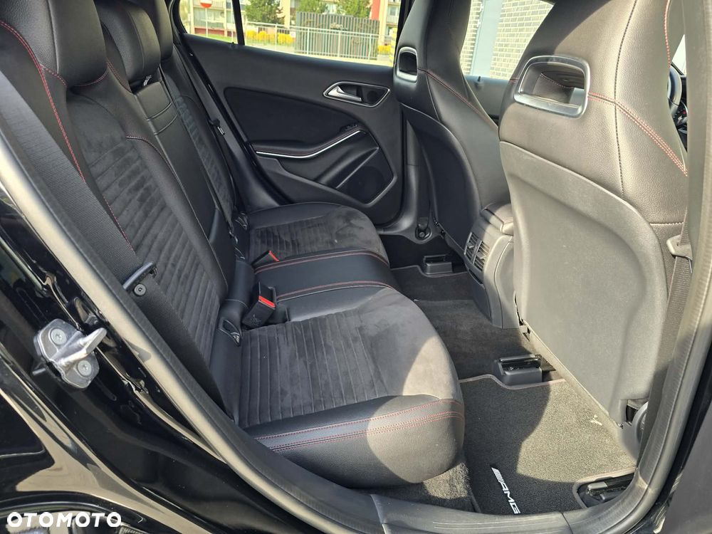 Mercedes-Benz GLA 200 7G-DCT AMG Line - 24