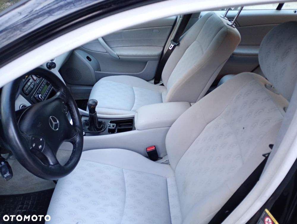 Mercedes-Benz Klasa C 180 T Kompressor Classic - 4