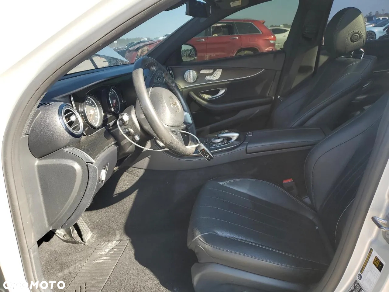 Mercedes-Benz Klasa E 300 9G-TRONIC AMG Line - 8