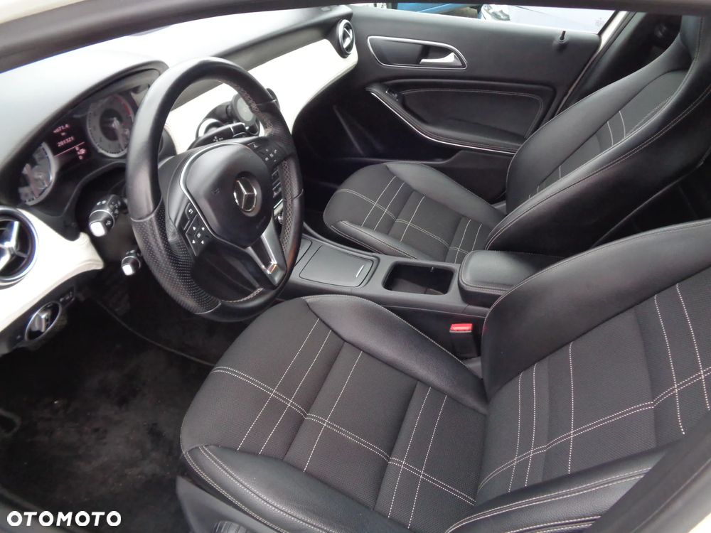 Mercedes-Benz Klasa A 180 7G-DCT Activity Edition - 10