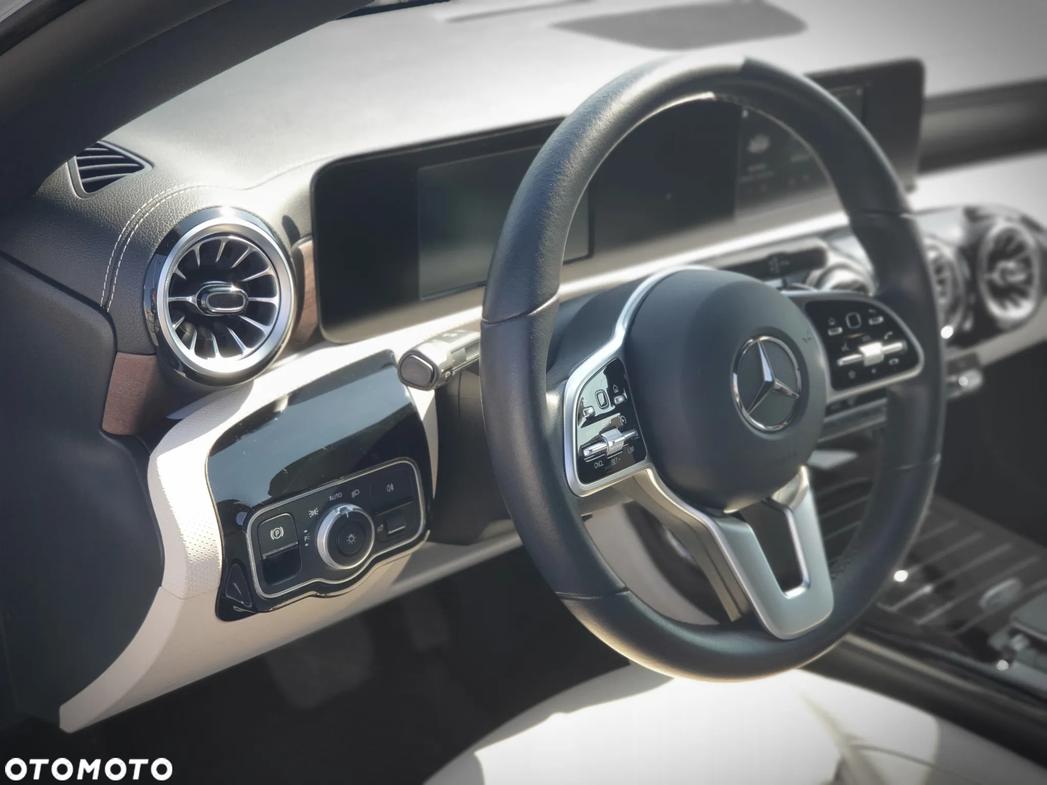 Mercedes-Benz CLA 200 Progressive 7G-DCT - 11