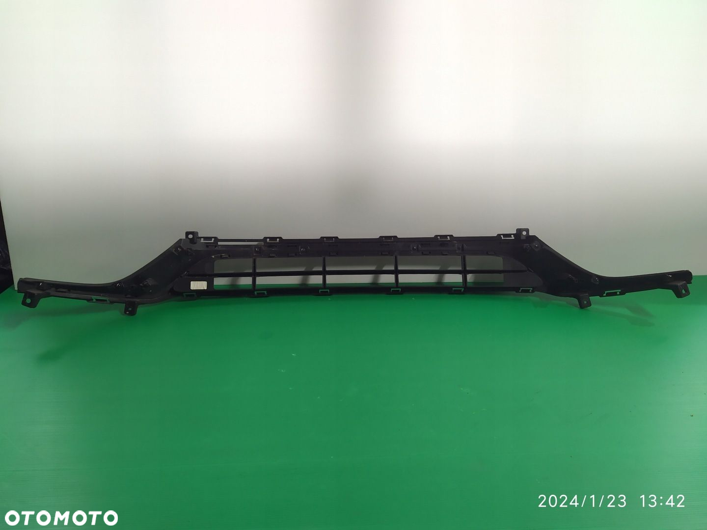 KRATKA ŚRODKOWA ZDERZAKA PRZÓD KIA VENGA LIFT 14- 86561-1P500 - 5