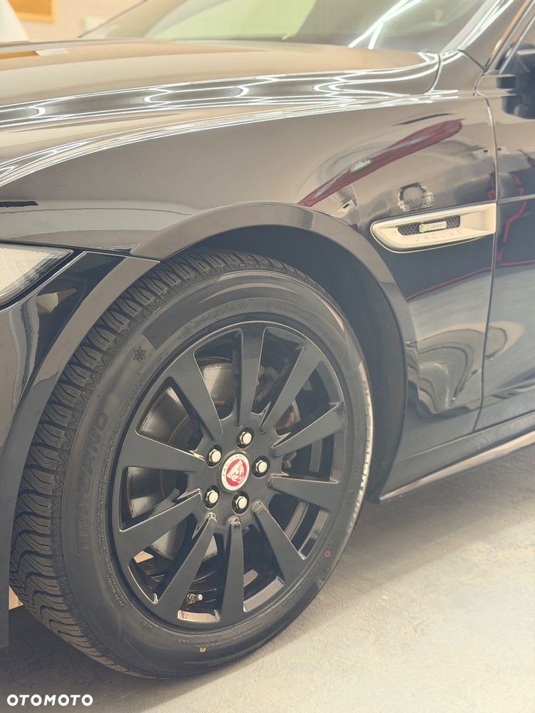 Jaguar XE 2.0 D AWD R-Sport - 14