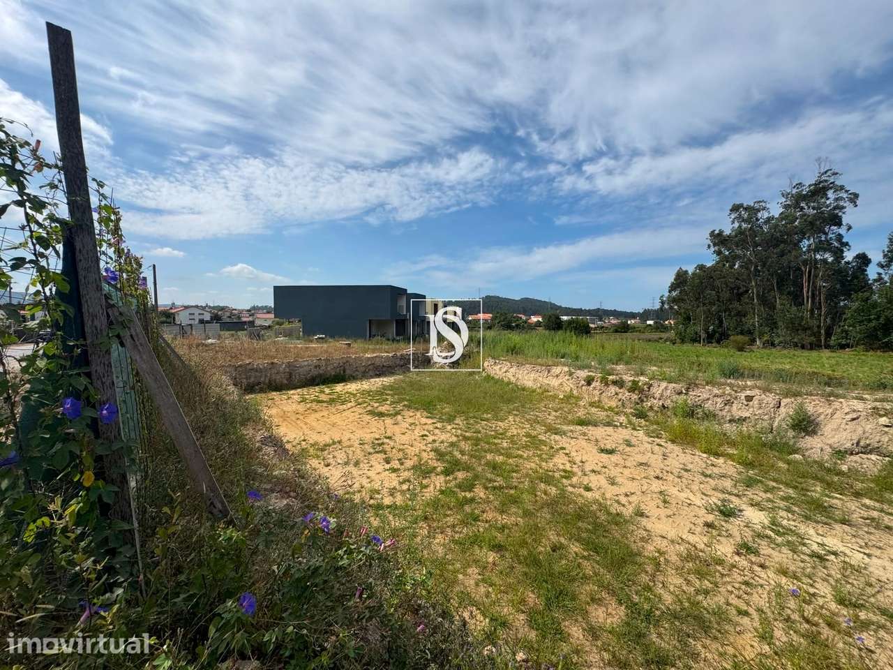 Lote de Terreno para Construção com 320 m² - Grande imagem: 2/14