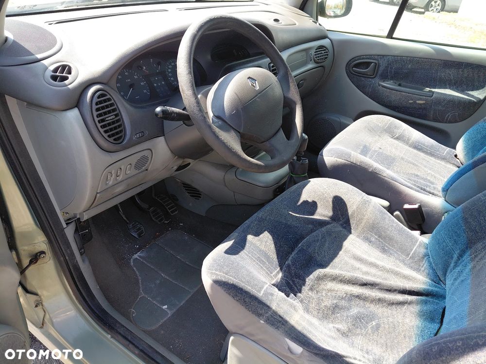 Renault Scenic 1.9 dCi EXpression - 4
