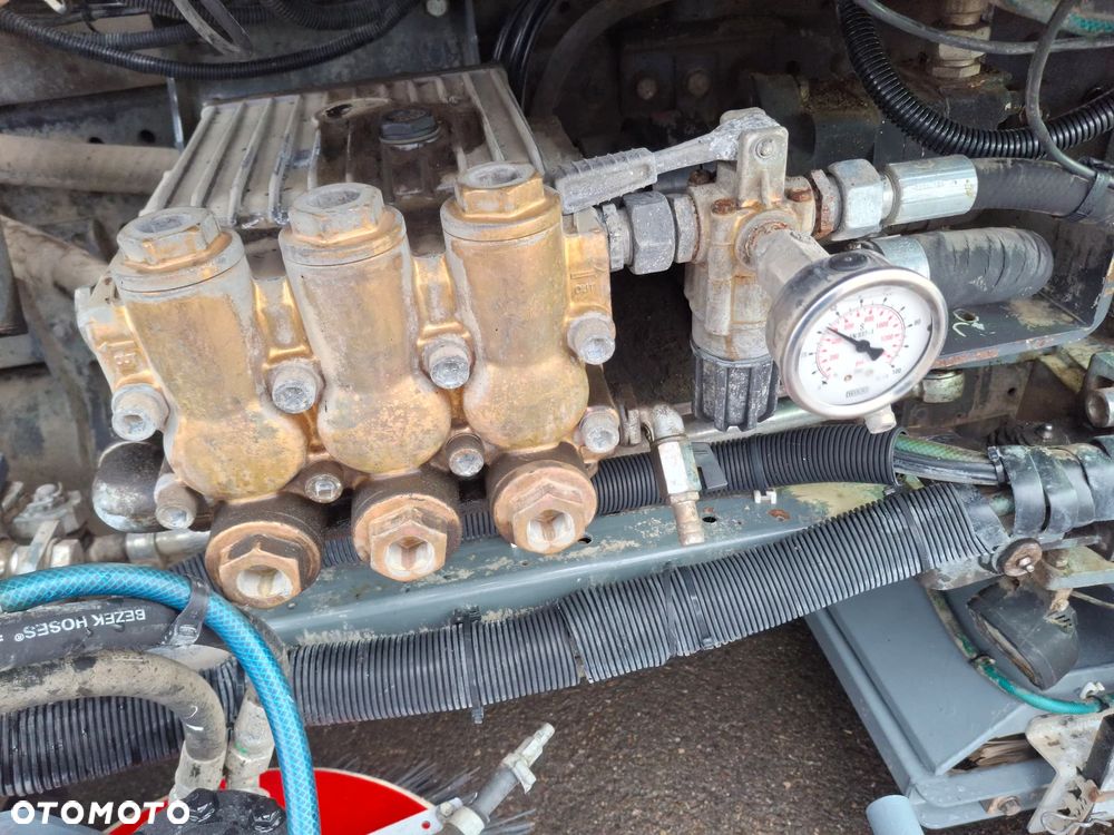 Mercedes-Benz Axor 1829 Zamiatarka BUCHER OptiFant 70 2 Silniki Karcher Wysokiego Ciśnienia Szczotki L/R Listwa Ciśnieniowa + Lanca Eunited PM10 - 17