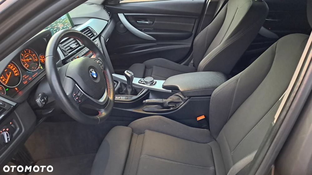 BMW Seria 3 318d Sport Line - 26