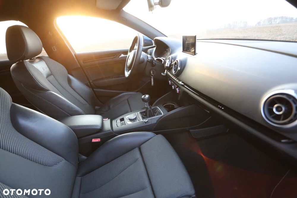 Audi A3 Limousine 2.0 TDI S line Sportpaket - 22