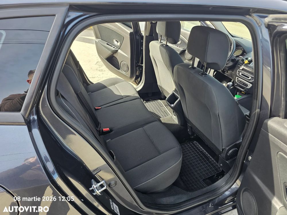 Renault Megane dCi 90 FAP Paris - 11