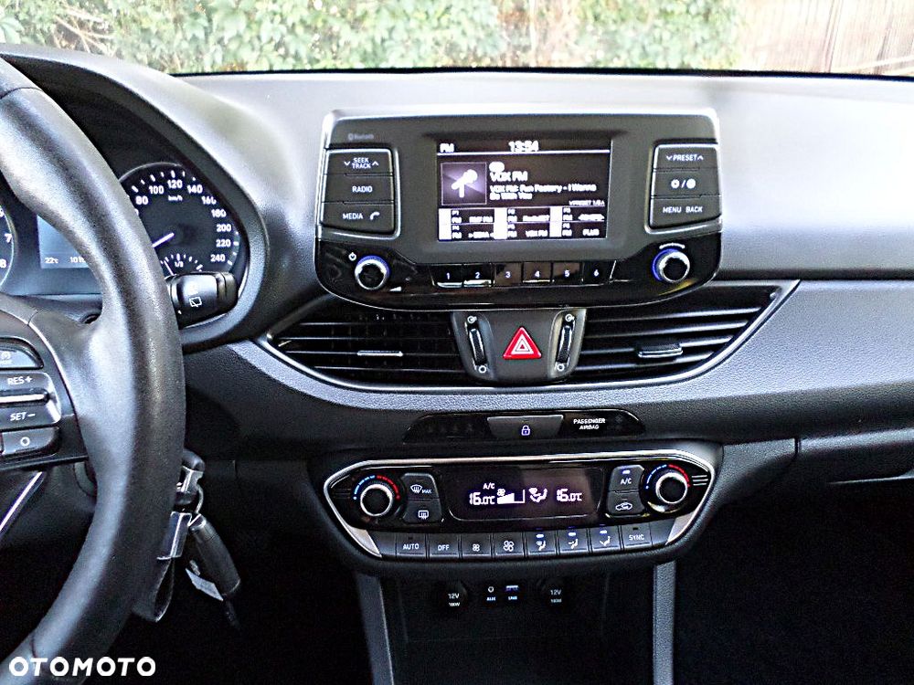Hyundai i30 blue Kombi 1.4 Style - 11