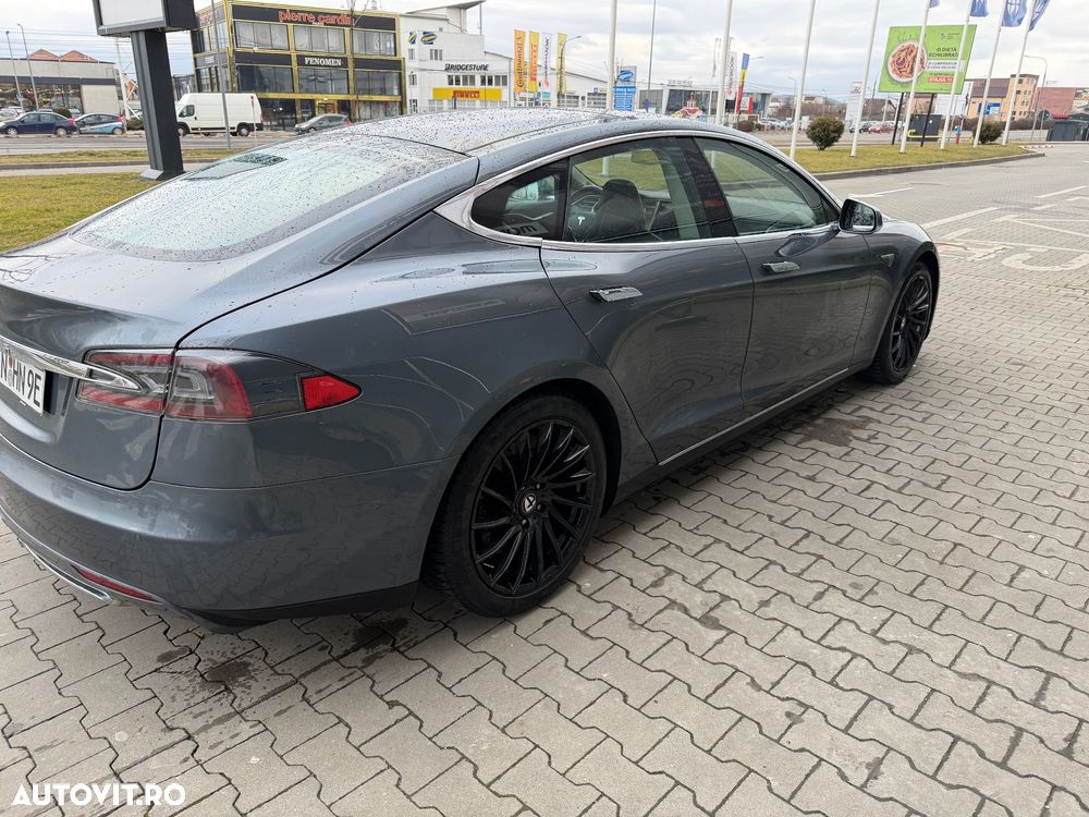Tesla Model S - 11