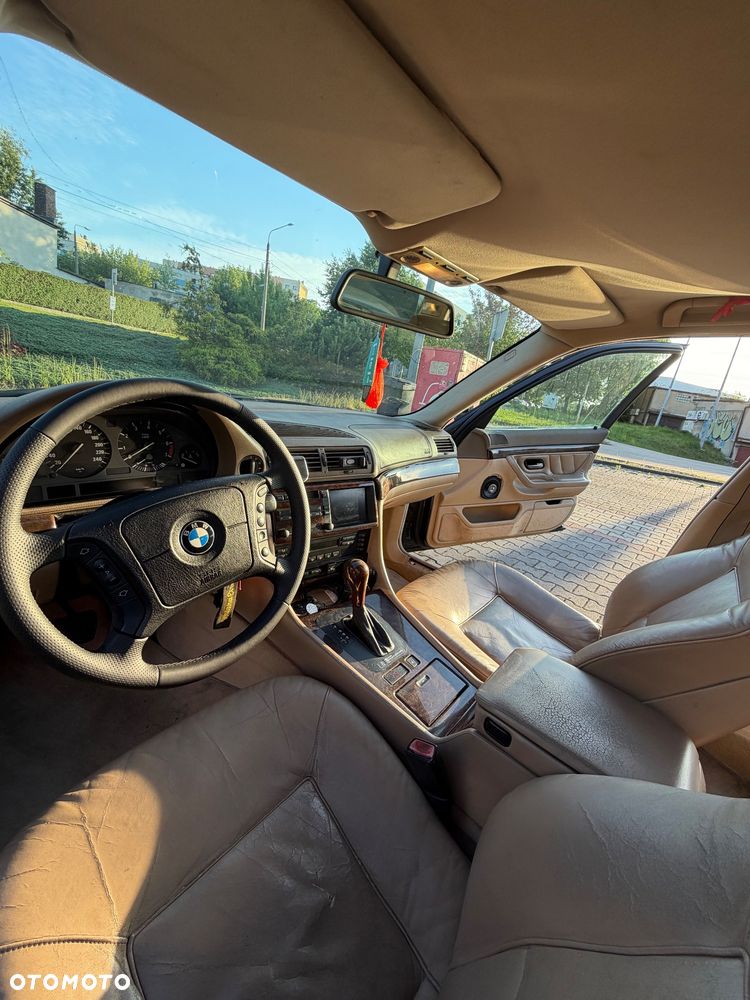 BMW Seria 7 - 22