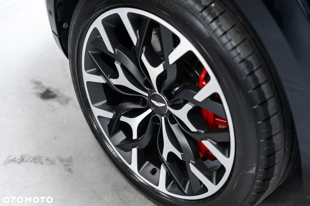 Aston Martin DBX - 15