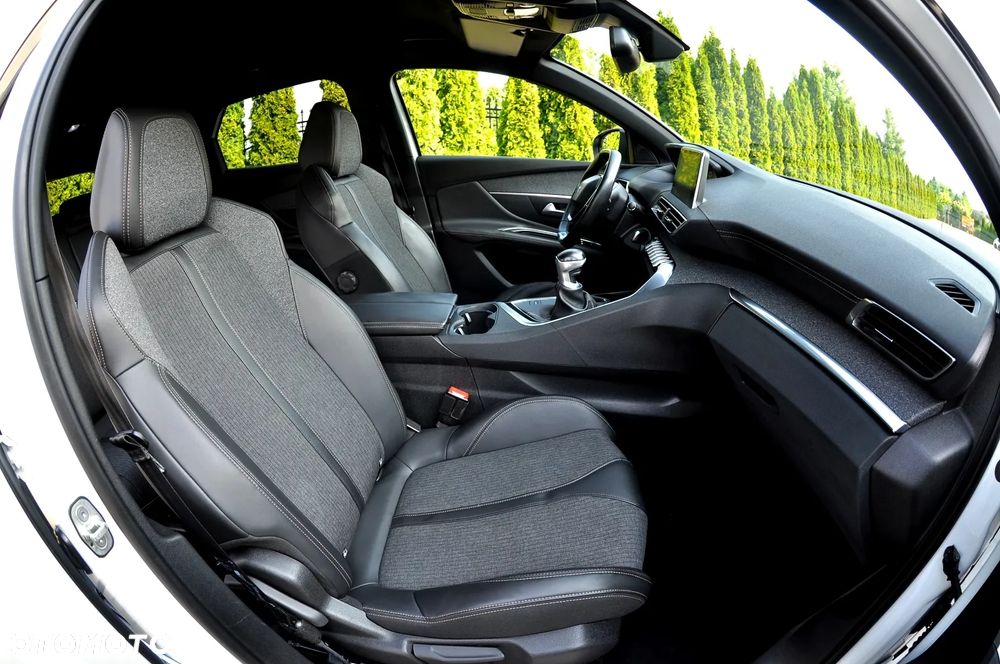 Peugeot 3008 1.2 PureTech Allure S&S - 21
