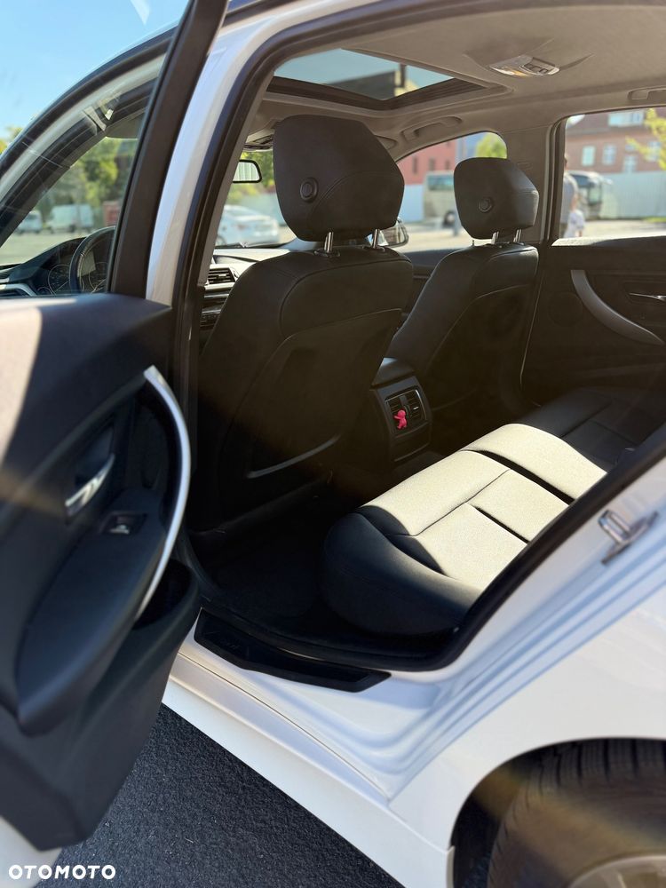BMW Seria 3 320i - 12