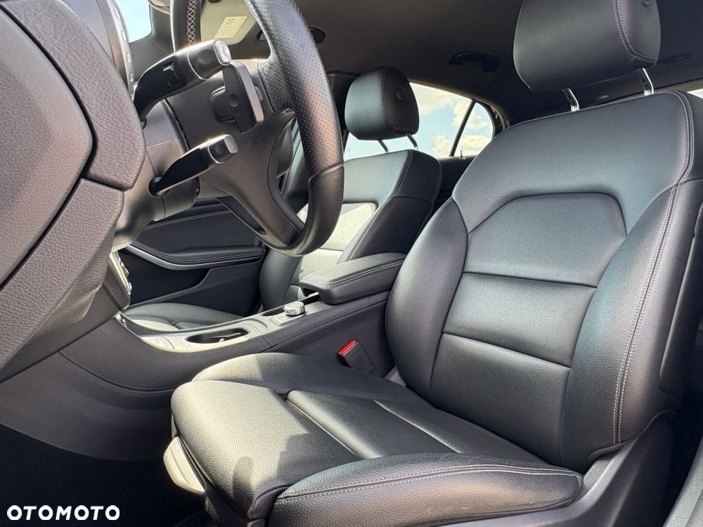 Mercedes-Benz GLA - 15