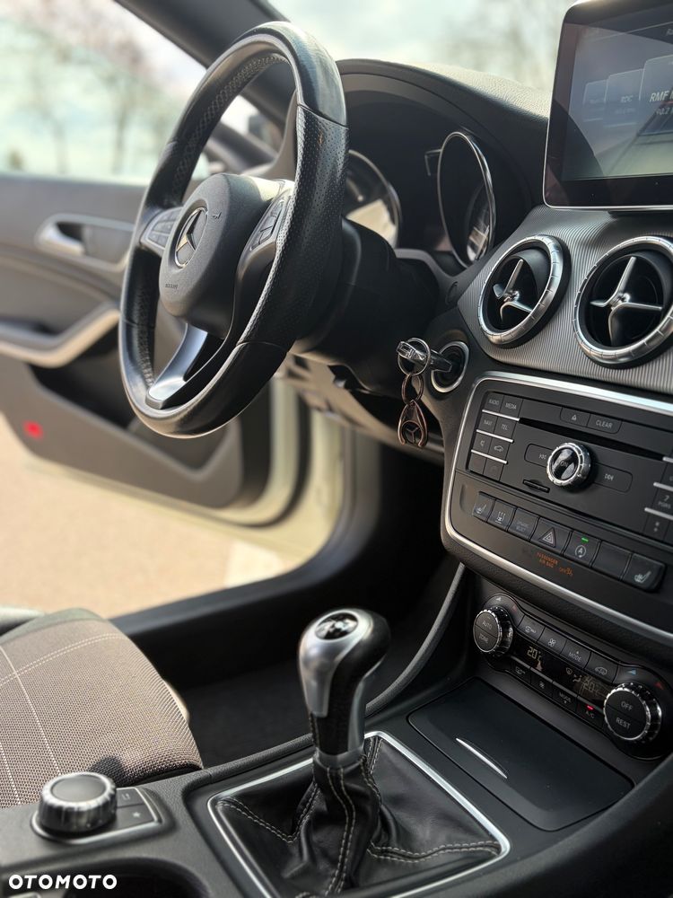 Mercedes-Benz CLA 200 Peak Edition - 12