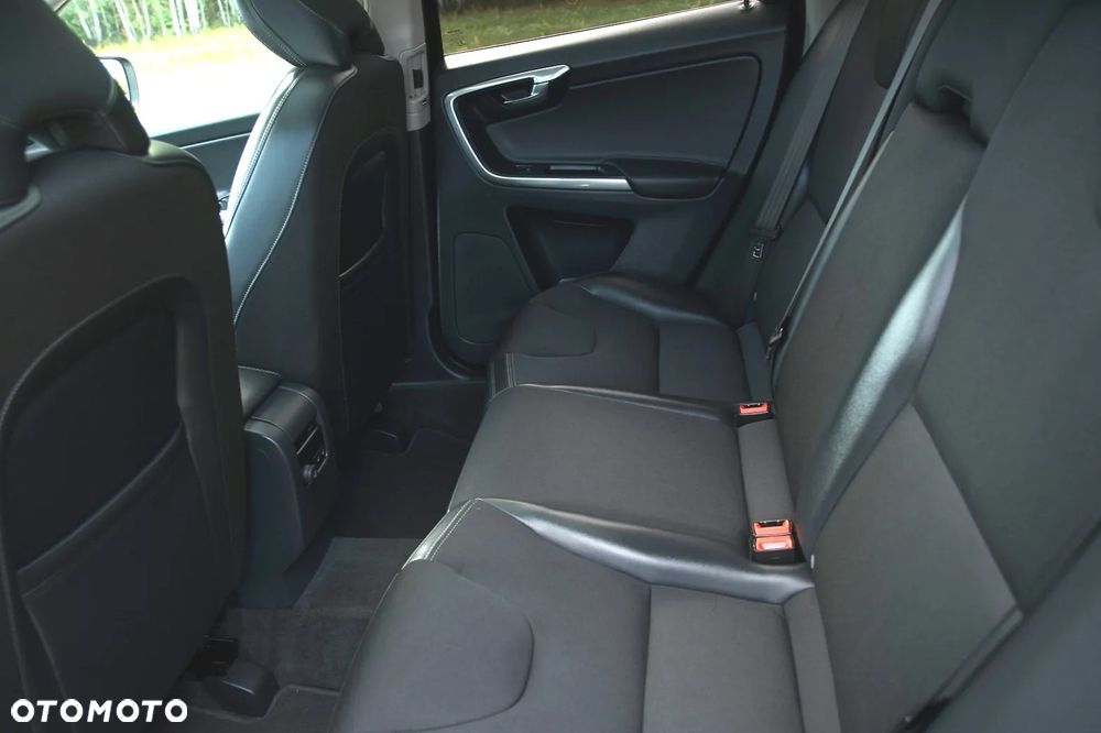Volvo XC 60 D4 Momentum - 23