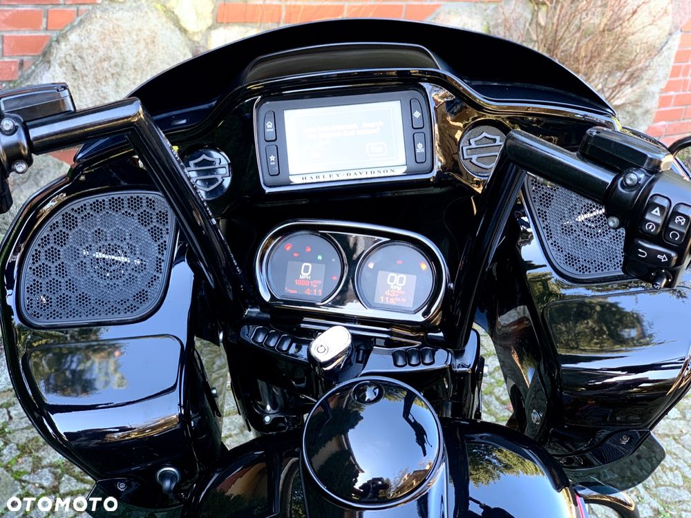 Harley-Davidson Touring Road Glide - 2
