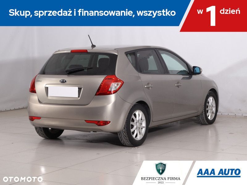 Kia Ceed - 7