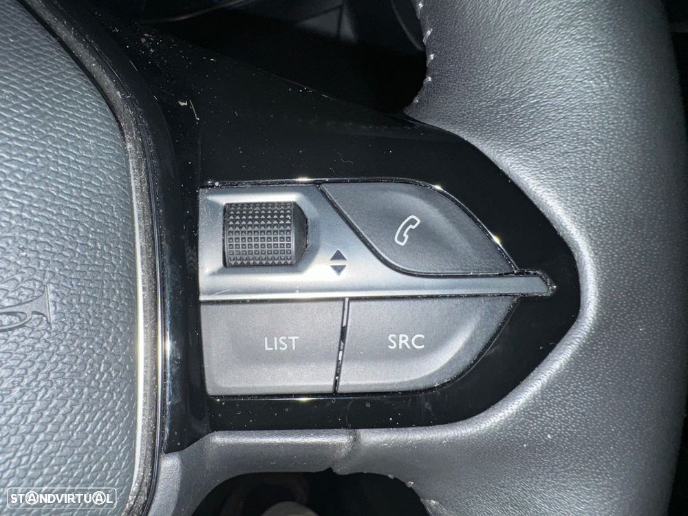Peugeot e-2008 50 kWh Allure Pack - 5