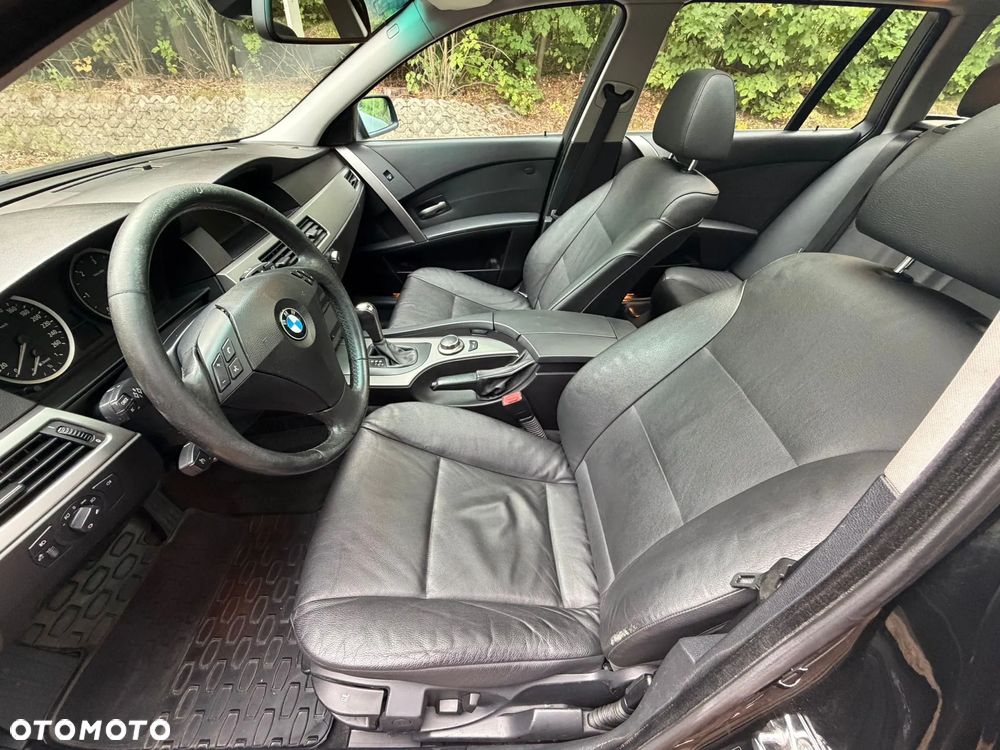 BMW Seria 5 525d - 28