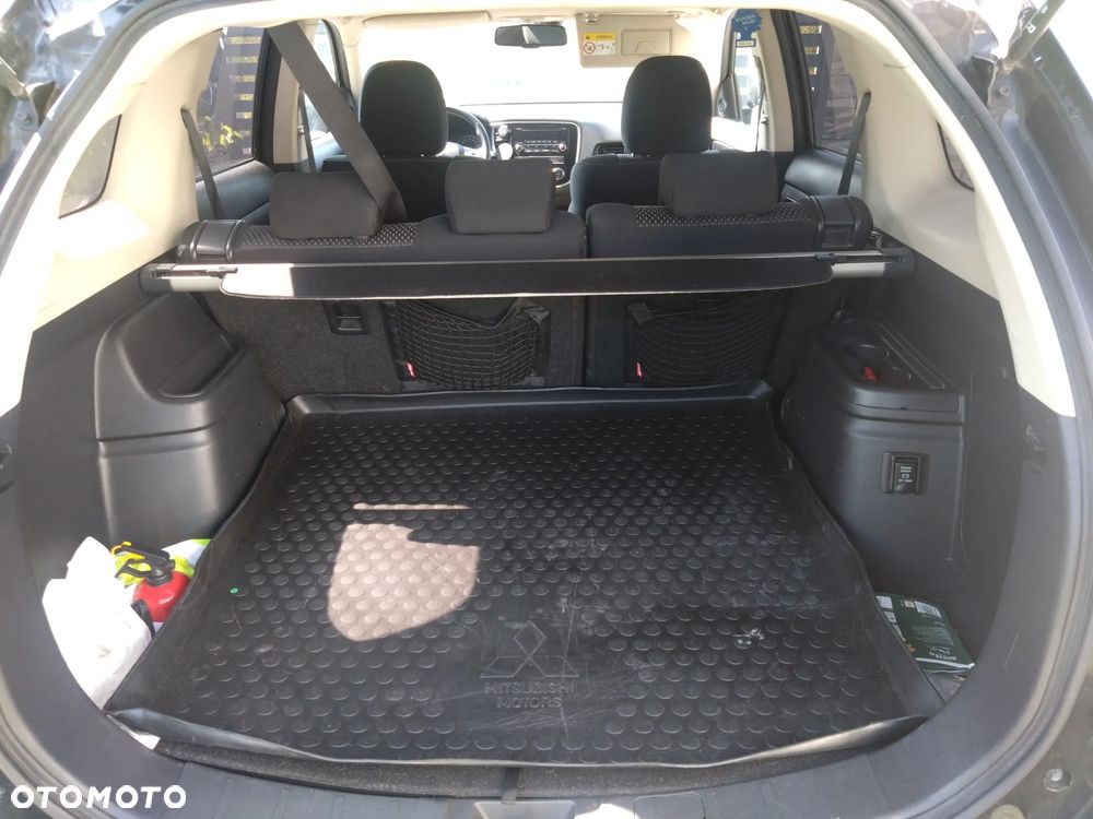 Mitsubishi Outlander 2.0 Invite + 2WD - 20