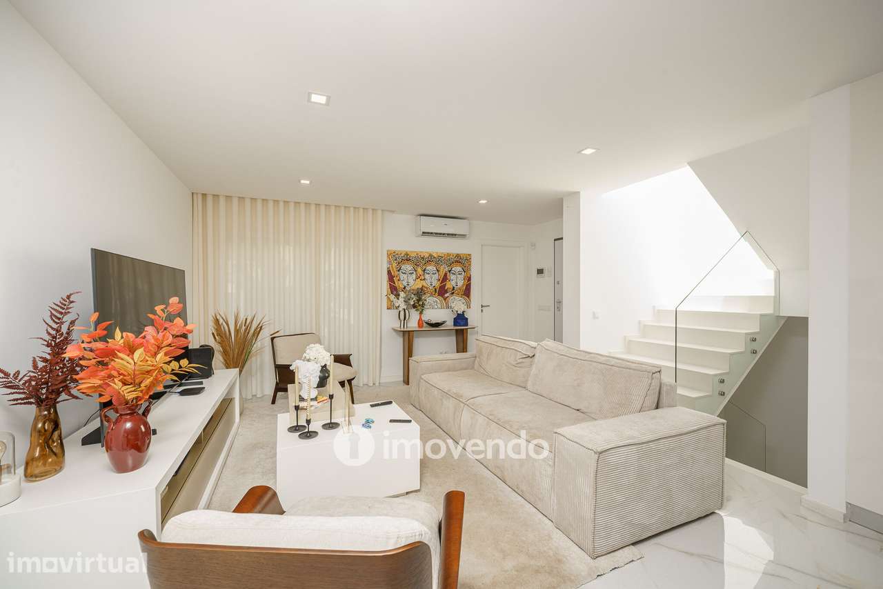 Moradia T3+1 moderna, com piscina e garagem, na Caparica – pohled 5