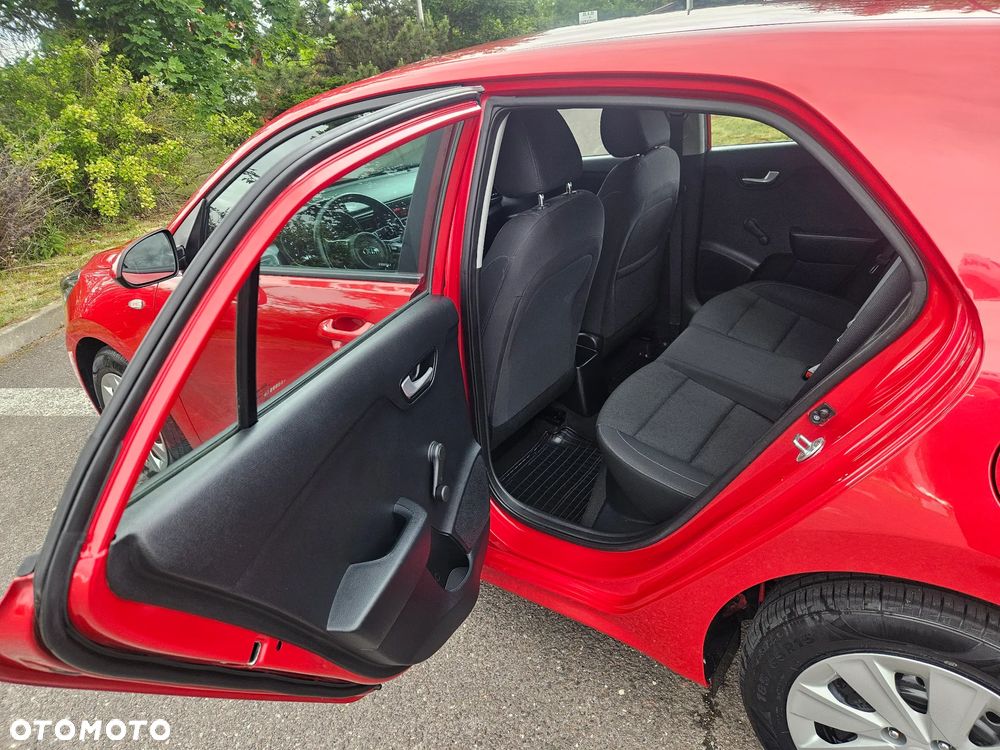 Kia Rio 1.2 Dream Team Edition - 36