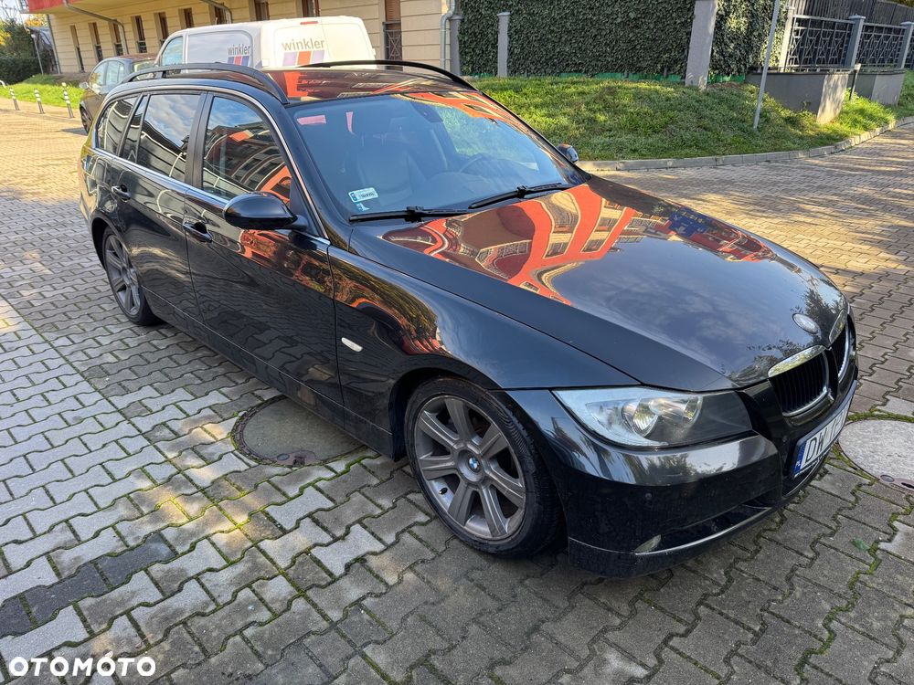 BMW Seria 3 325i Touring - 1