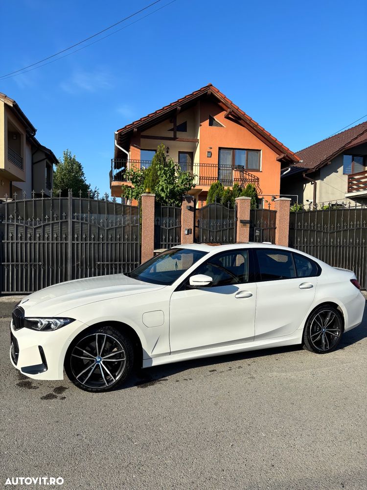 BMW Seria 3 330e xDrive Aut. Luxury Line - 2