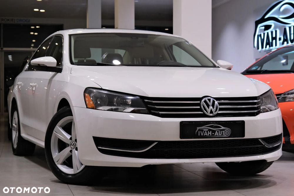 Volkswagen Passat - 1