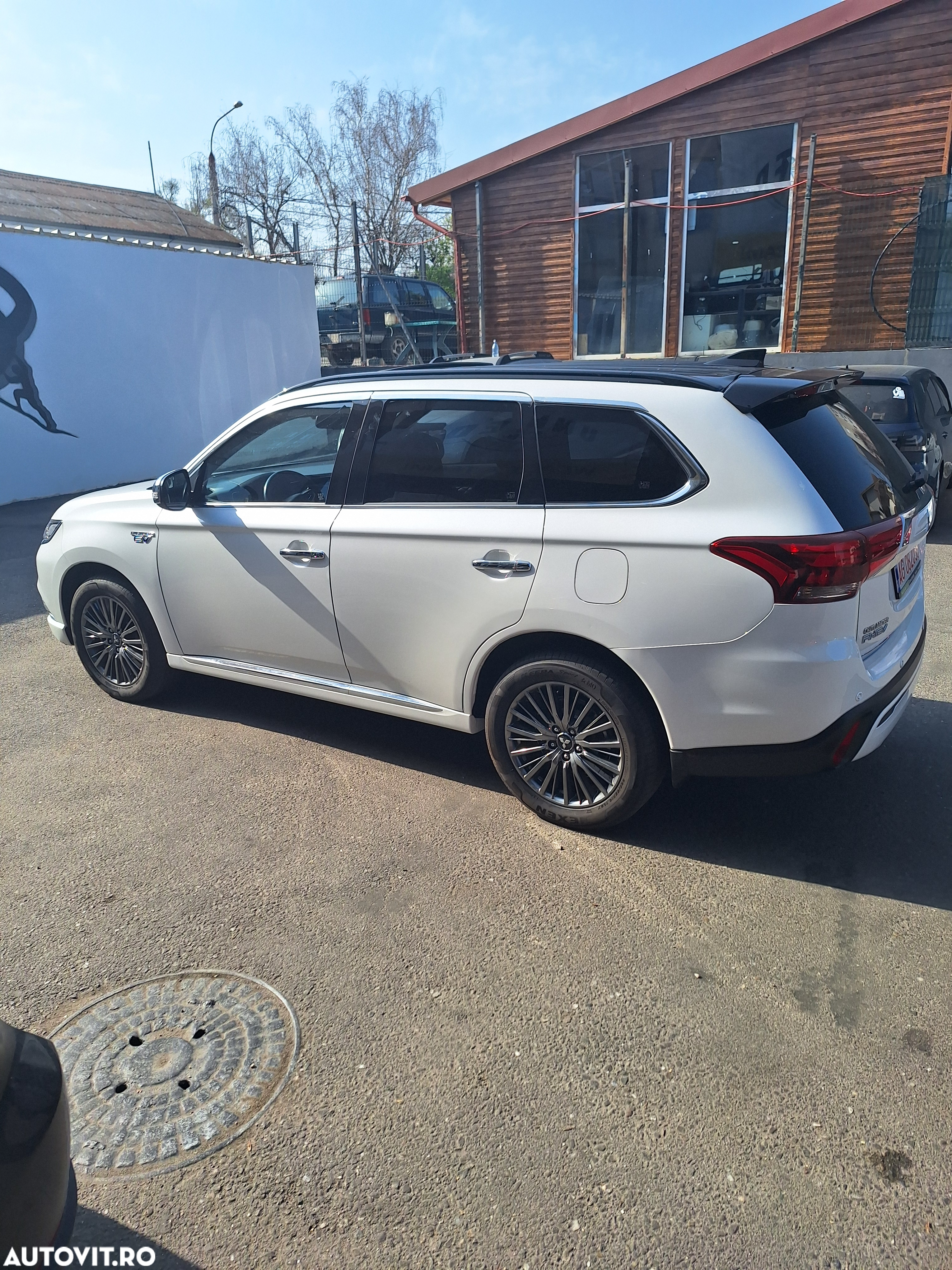 Mitsubishi Outlander 2.4 4WD Plug-In Hybrid Top - 7