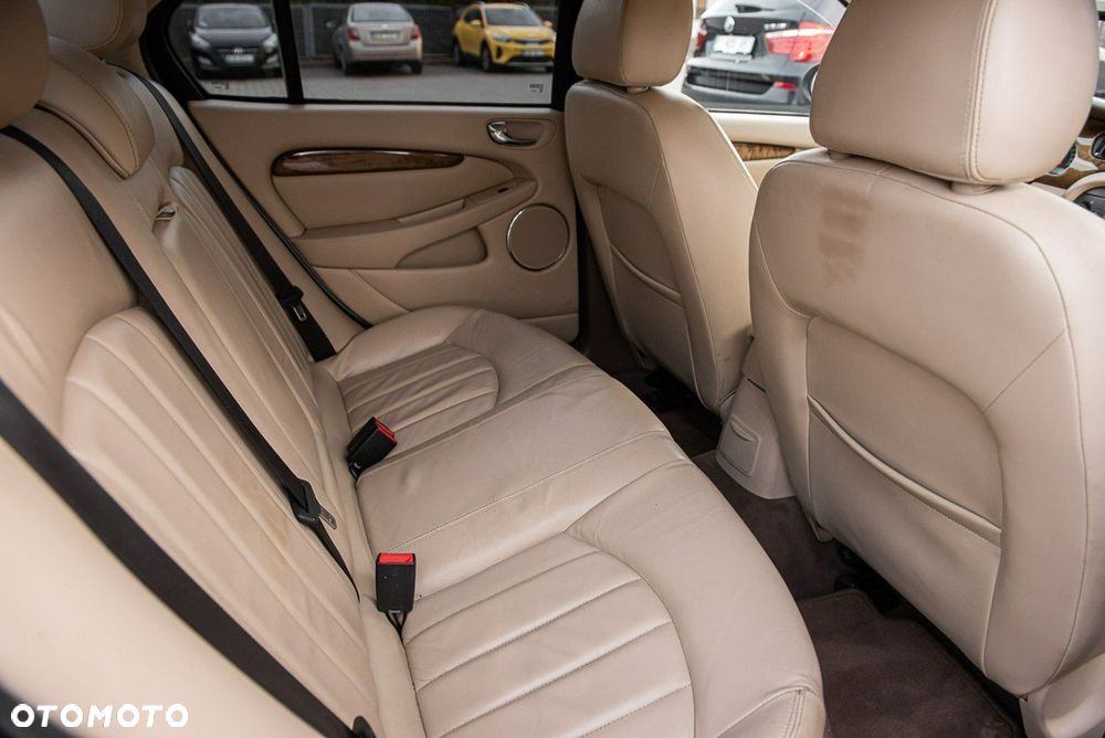 Jaguar X-Type 3.0 V6 4x4 Executive - 8