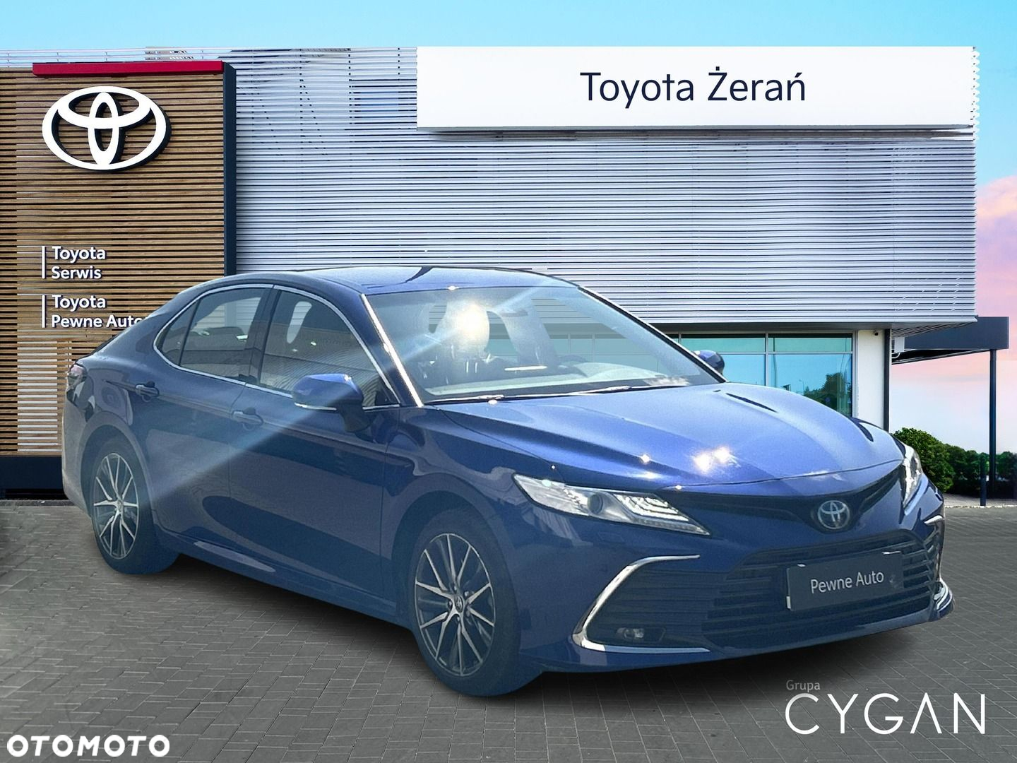 Toyota Camry - 3