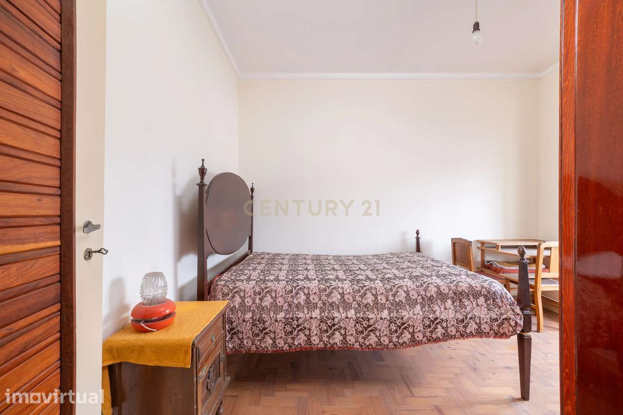 Venda | Apartamento T3+1 com garagem na Rua Verde Pinho em Coimbra - Grande imagem: 4/16