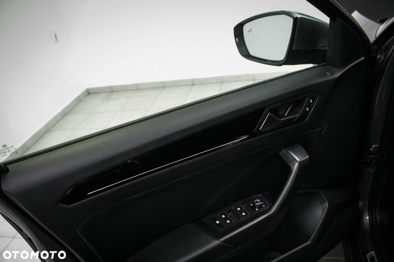 Volkswagen T-Roc - 29