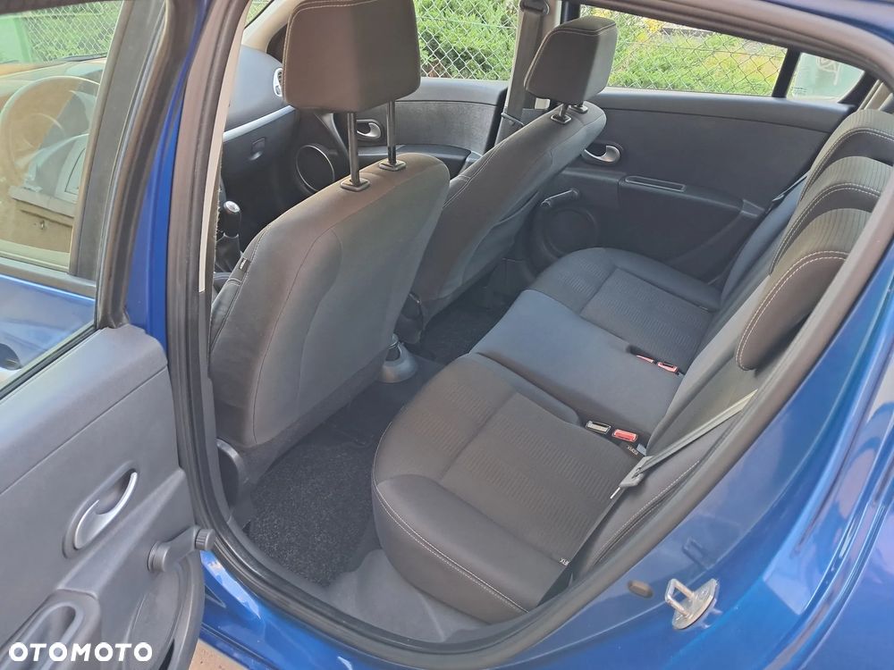 Renault Clio - 16