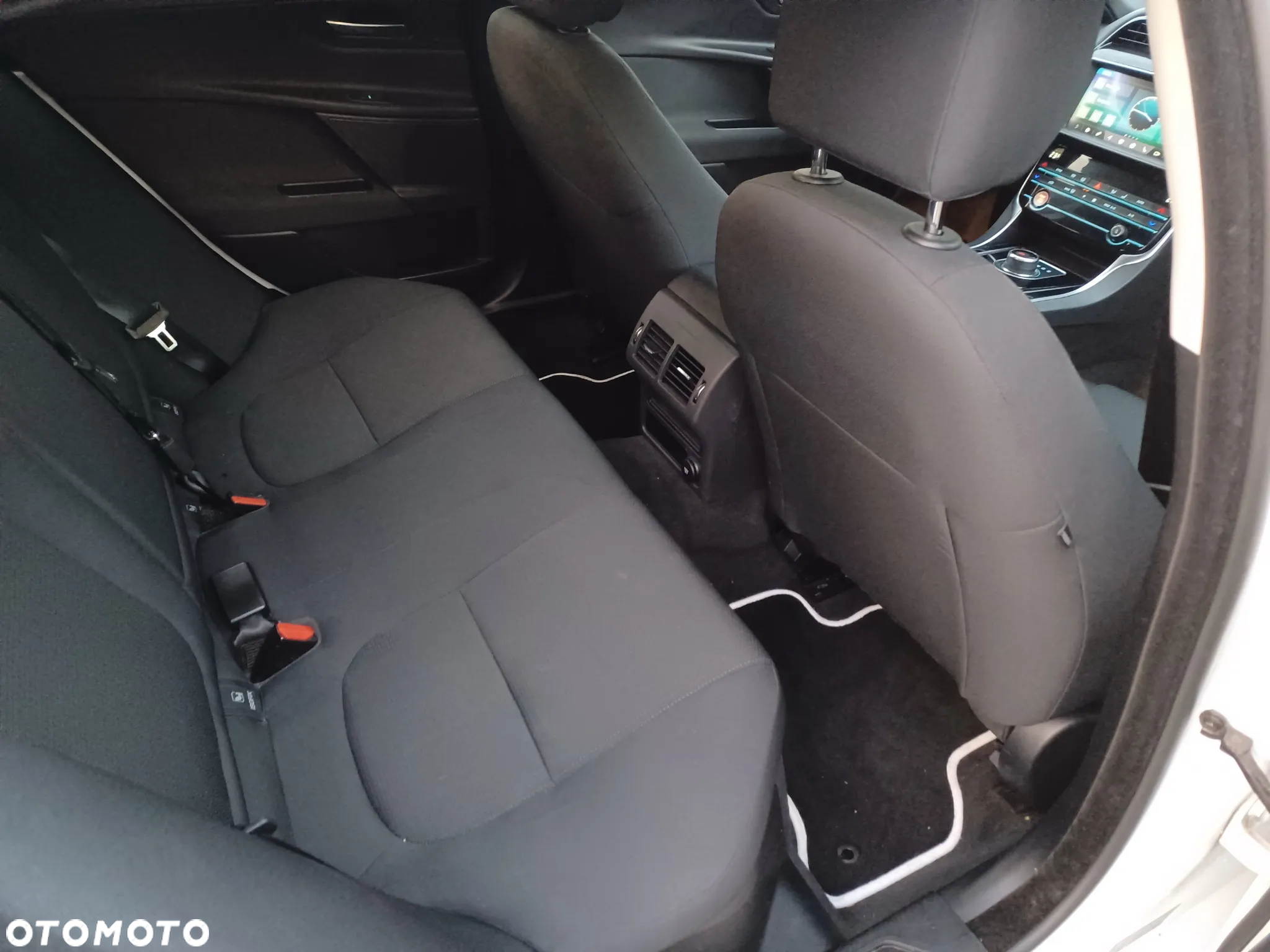 Jaguar XE - 14