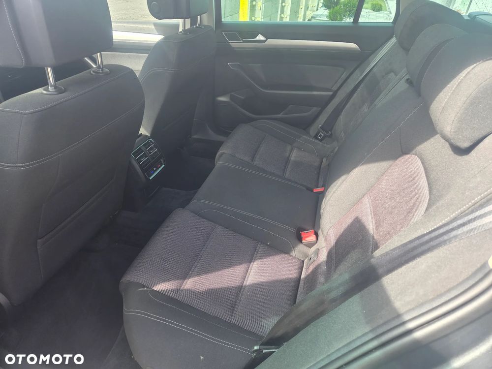 Volkswagen Passat 2.0 TDI SCR 4Mot DSG Comfortline - 13