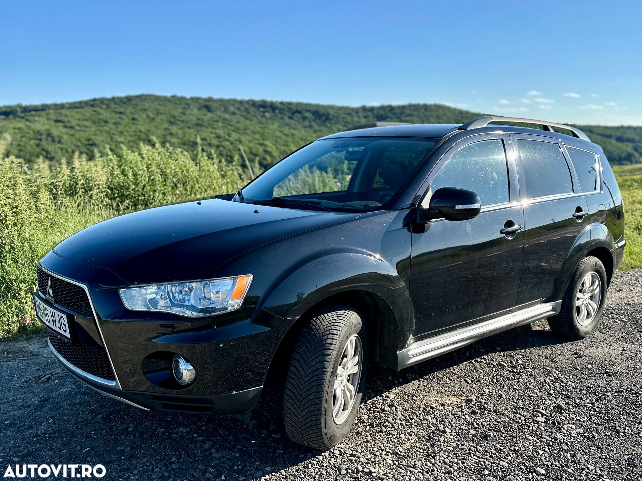 Mitsubishi Outlander - 1