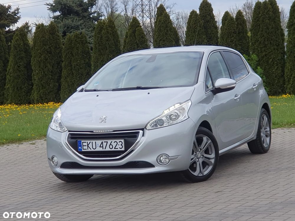 Peugeot 208 - 1