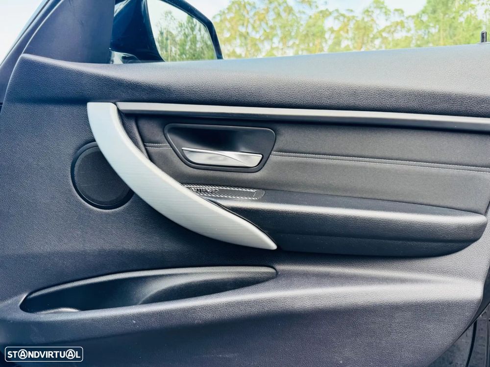 BMW 318 d Sport Line - 33